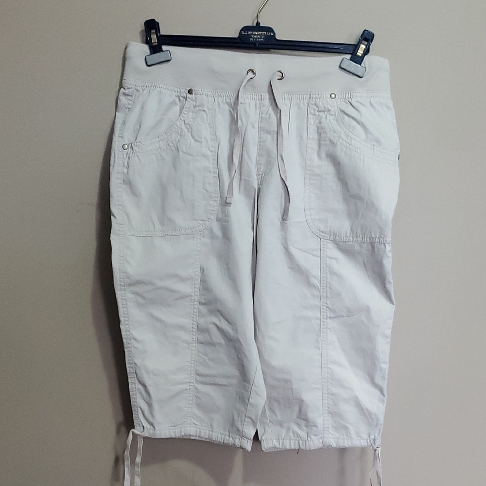 My Style Beige Casual Capris Shorts Size Large